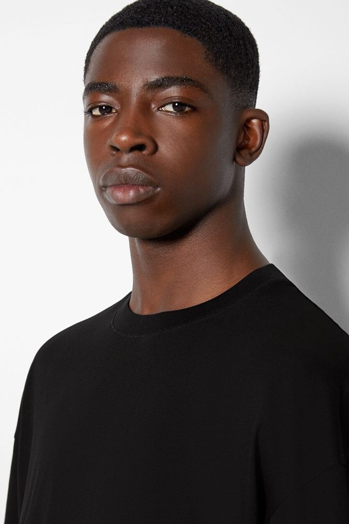 تی شرت اور سایز سفید اورجینال برشکا Bershka بوفه